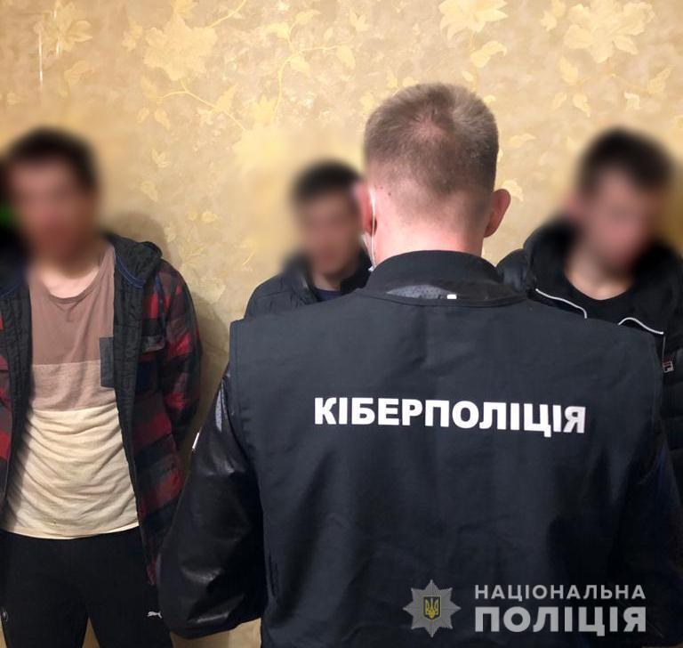 Кіберполіція викрила зловмисників у шахрайстві за схемою «друг просить у борг»