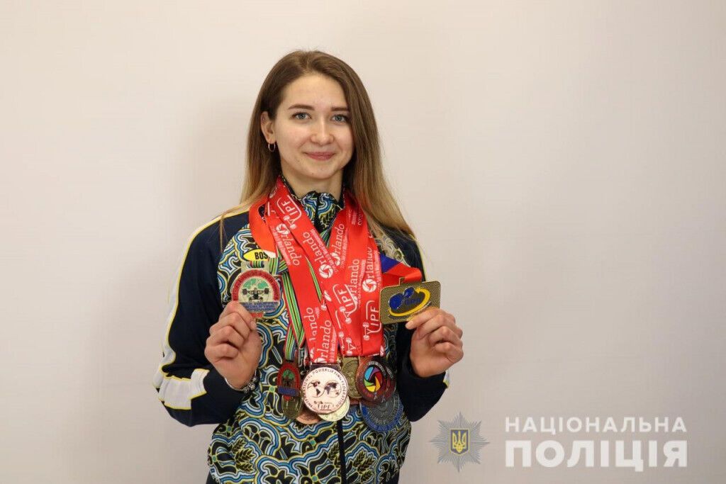 Поліцейських Донеччини тренує чемпіонка світу з пауерліфтингу