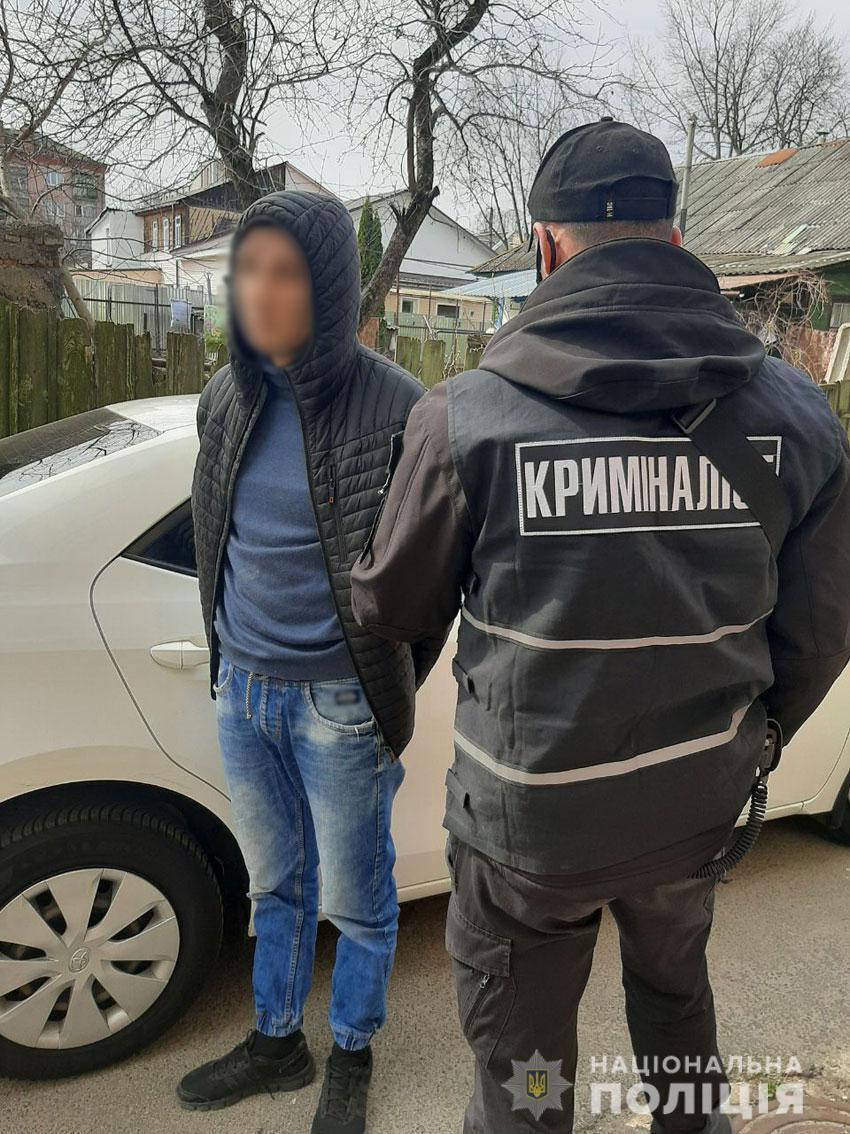 На Чернігівщині поліція затримала групу серійних квартирних злодіїв