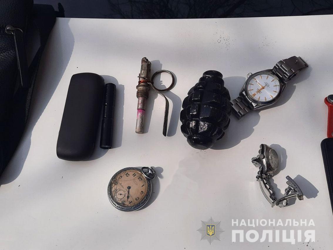 На Чернігівщині поліція затримала групу серійних квартирних злодіїв