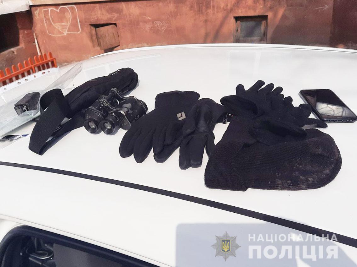 На Чернігівщині поліція затримала групу серійних квартирних злодіїв