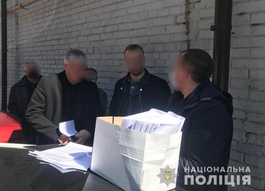 Миколаївські правоохоронці вручили підозру організатору угруповання посадовців у привласненні майже мільйона гривень держкоштів