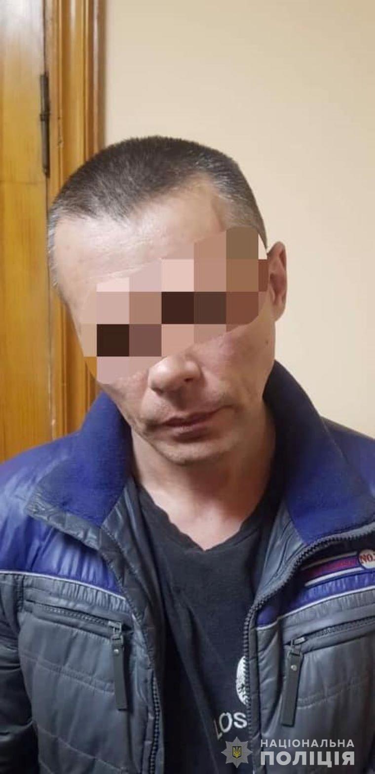 На Луганщині поліцейські затримали чоловіка за підозрою у зґвалтуванні 6-річної дівчинки