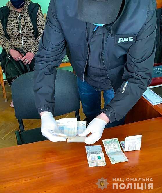 На Житомирщині поліція затримала жінку при передачі хабаря
