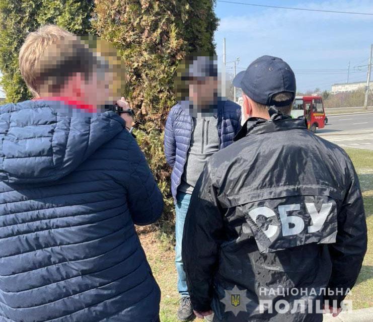 У Львові правоохоронці затримали чиновника на хабарі