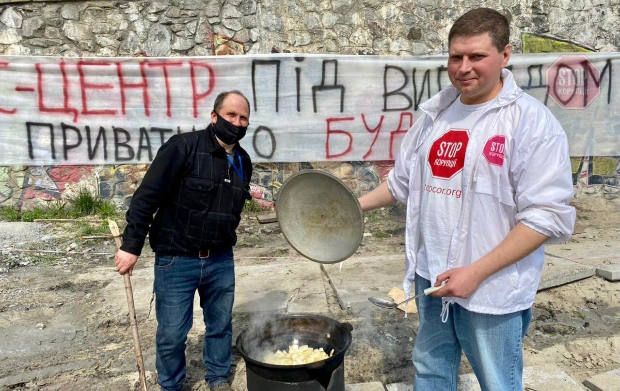  Активісти розгорнули польову кухню Фото: СтопКор