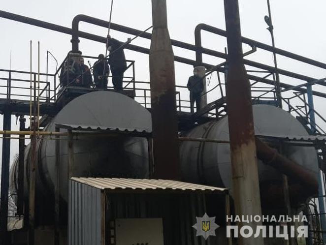 Поліція викрила розкрадання майже 145 млн грн на закупівлі неякісних паливно-мастильних матеріалів для Укрзалізниці та Міноборони