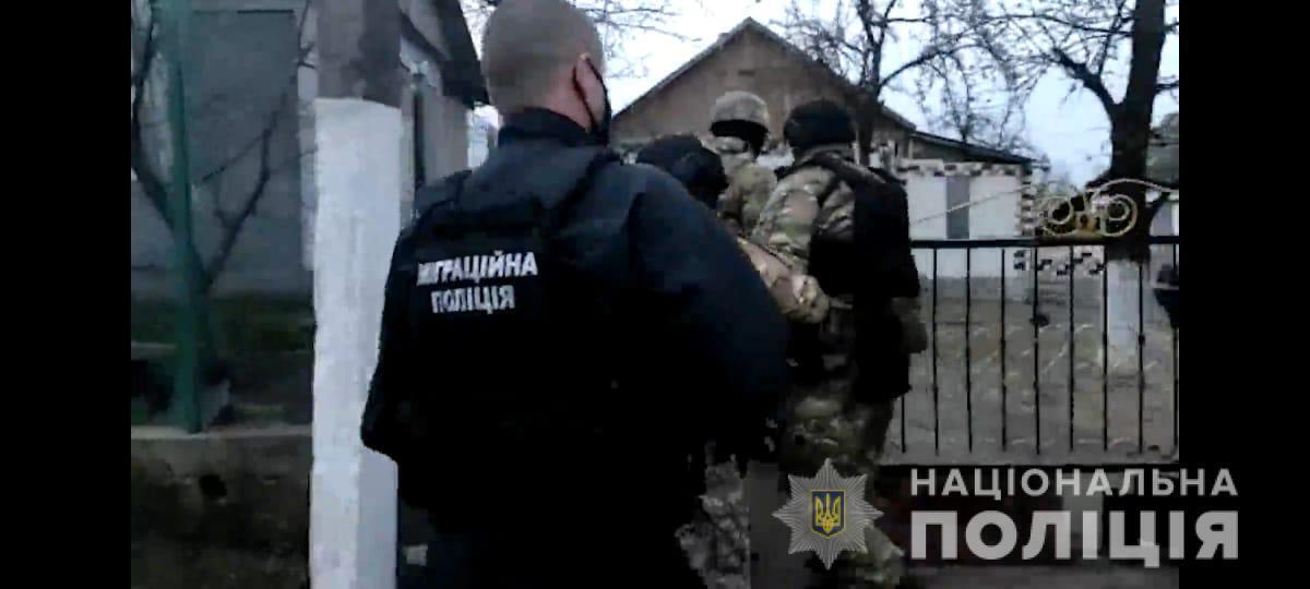 Правоохоронці Одещини ліквідували злочинну групу, яка обманом вербували людей для втягнення в злочинну діяльність у Франції