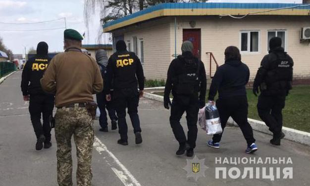 Примусове «відрядження»: «вора в законі» «Міндію Гальського» і «кримінального авторитета» видворили за межі України