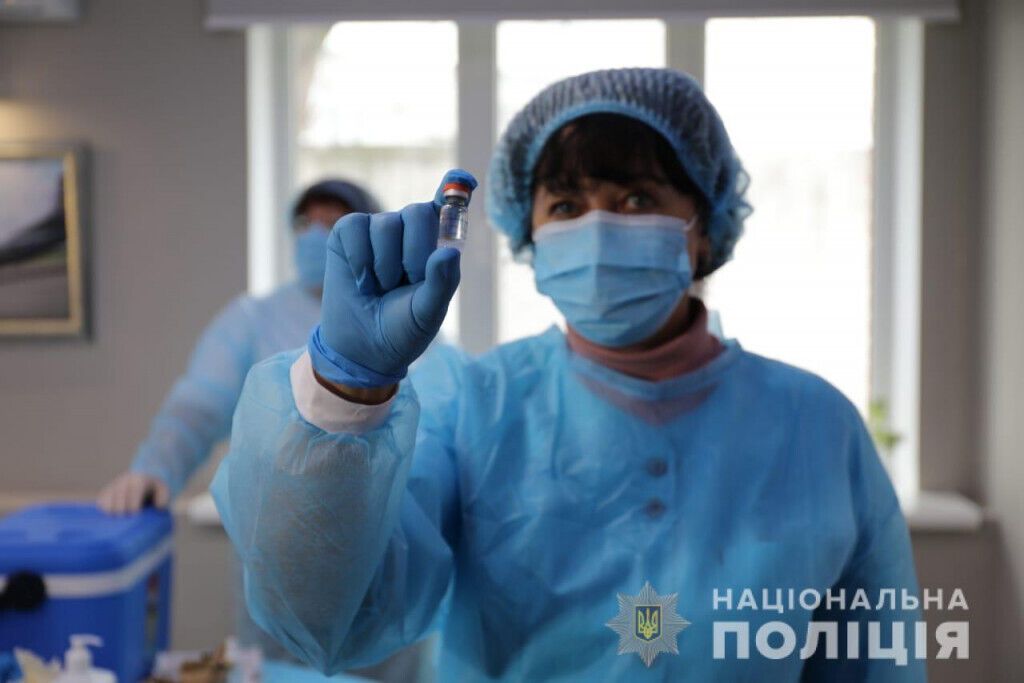 Нацполіція розпочала процес вакцинації (ВІДЕО)