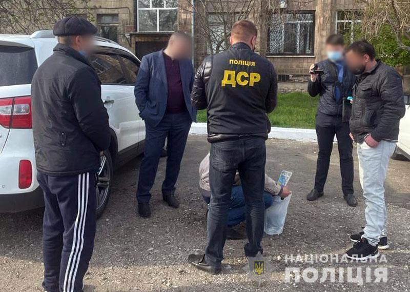 Поліцейські Донеччини викрили заступника голови Мангушської територіальної громади на хабарі