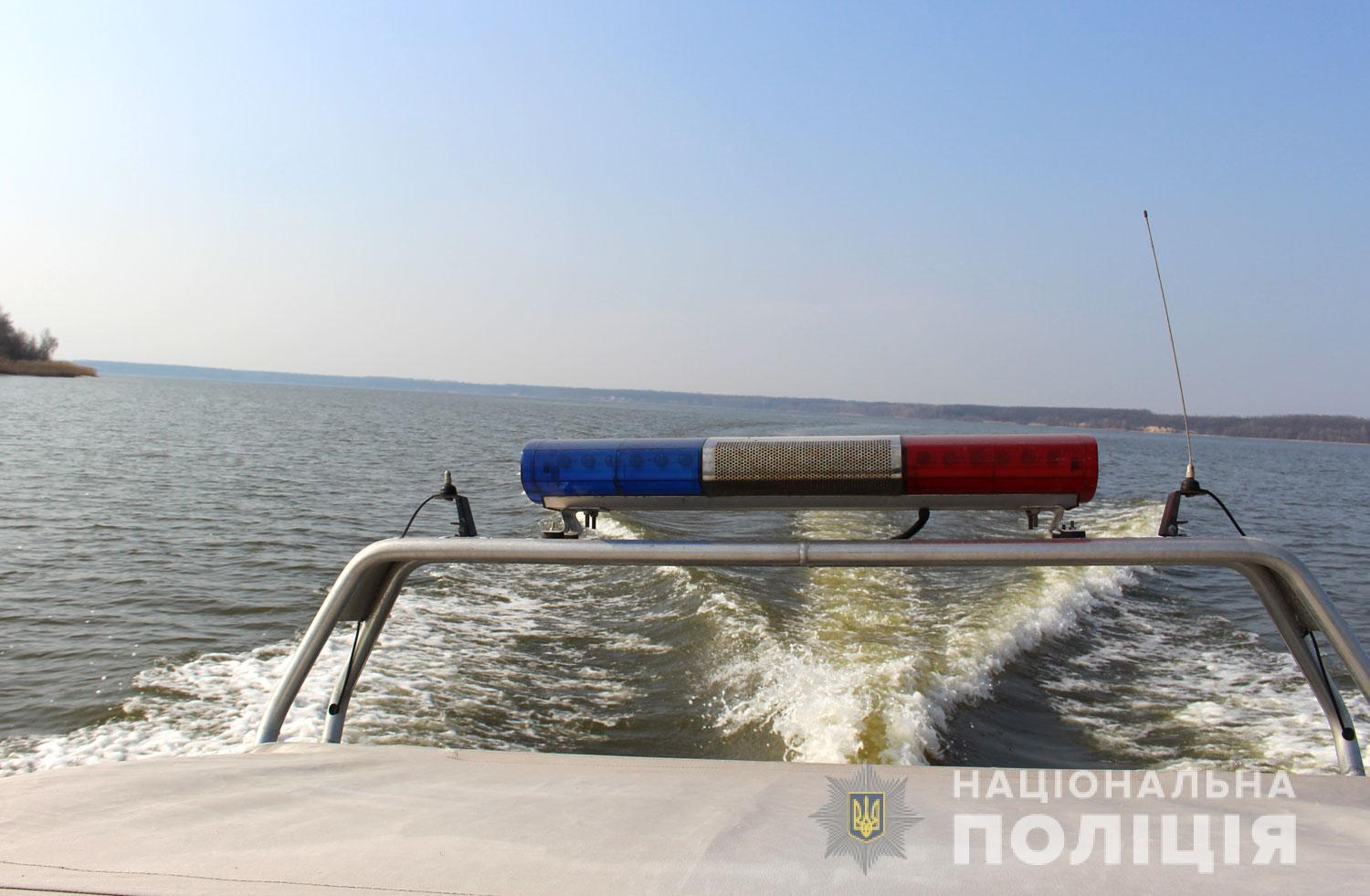 На Полтавщині водні поліцейські виявили на Кременчуцькому водосховищі чоловіка, який незаконно виловив близько 100 кілограмів риби
