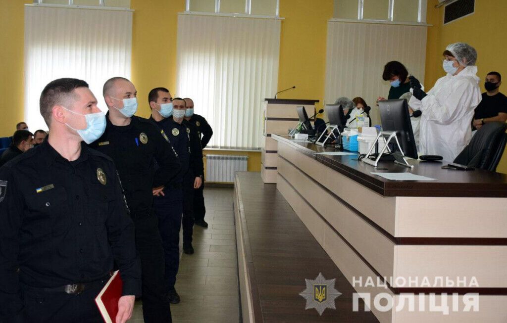 На Донеччині стартувала вакцинація поліцейських