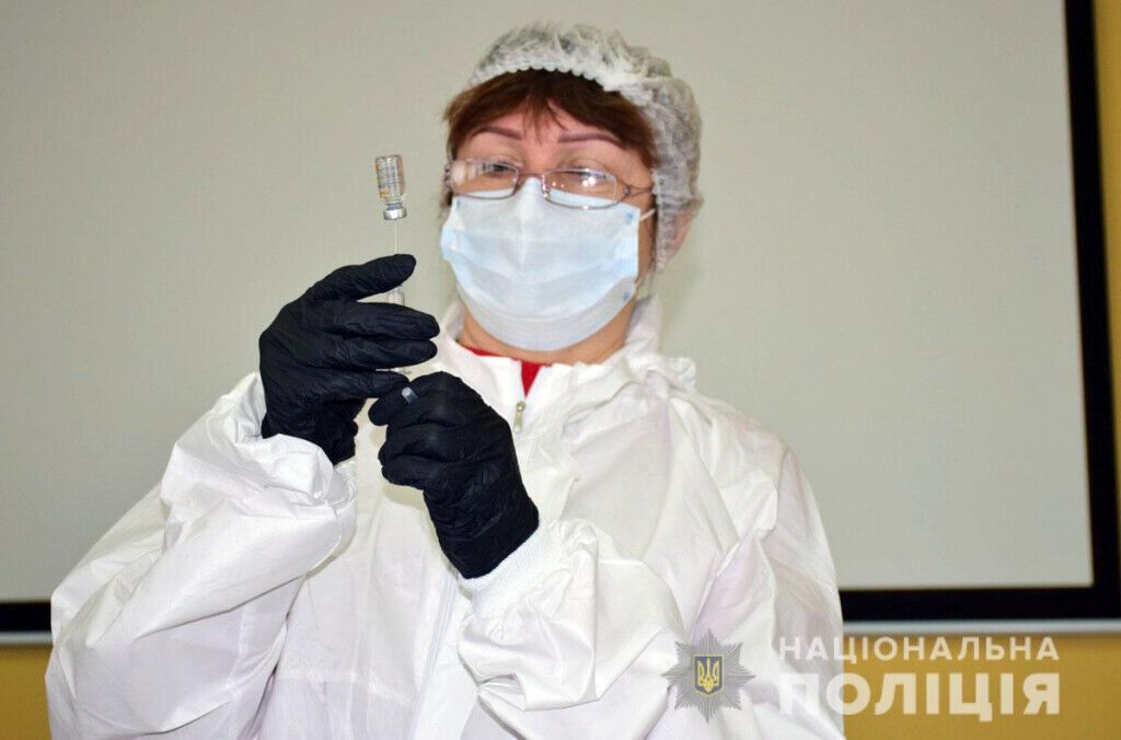 На Донеччині стартувала вакцинація поліцейських