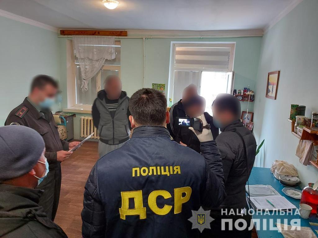 У Херсоні поліцейські викрили «смотрящего», який здійснював злочинний вплив та налагодив збут наркотиків у виправній колонії