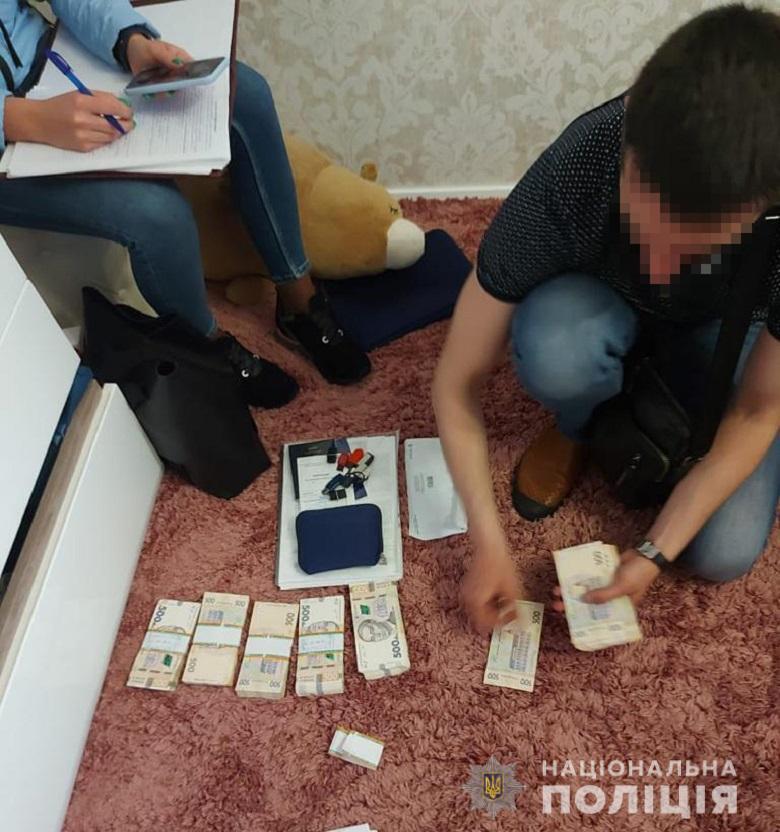 У Києві затримали чоловіка, який фіктивно одружував іноземців з українками