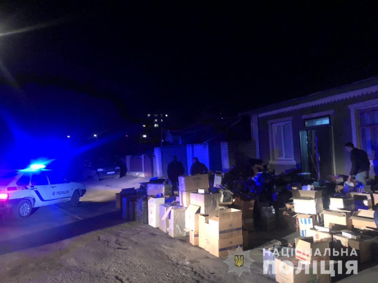 Вінницькі поліцейські викрили канал постачання контрабандних цигарок в Україну