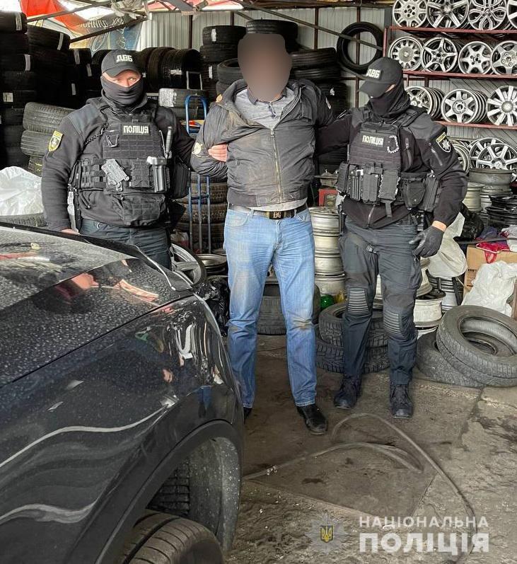 Внутрішня безпека Нацполіції викрила на хабарництві столичного поліцейського