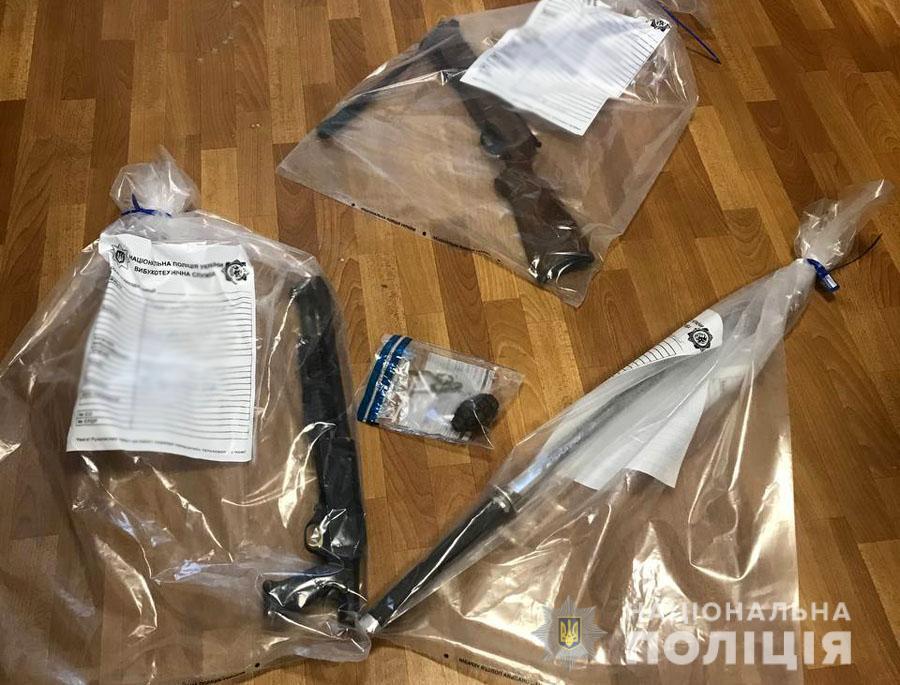 У затриманого за хуліганство в супермаркеті Маріуполя поліція вилучила зброю та наркотики