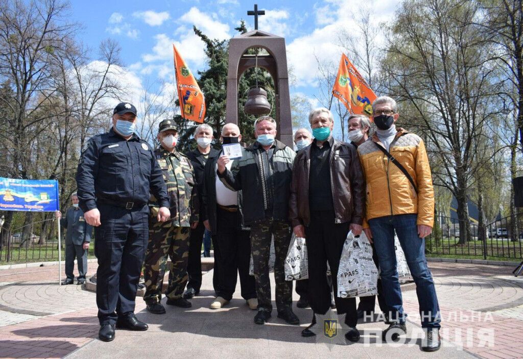 Поліцейські Донеччини вшанували пам’ять ліквідаторів катастрофи на Чорнобильській АЕС