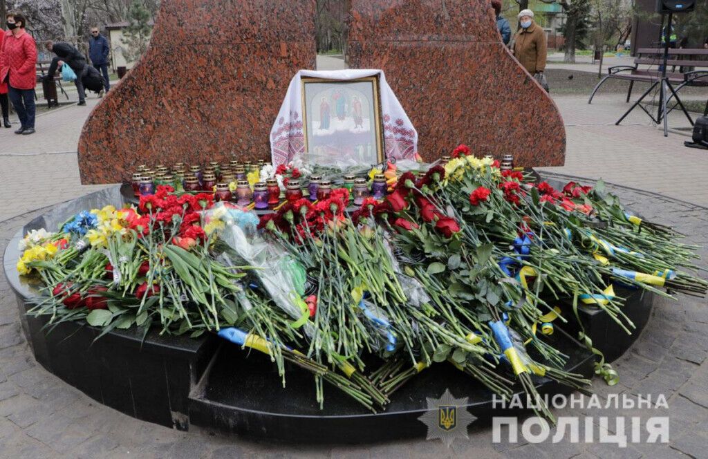 Поліцейські Донеччини вшанували пам’ять ліквідаторів катастрофи на Чорнобильській АЕС