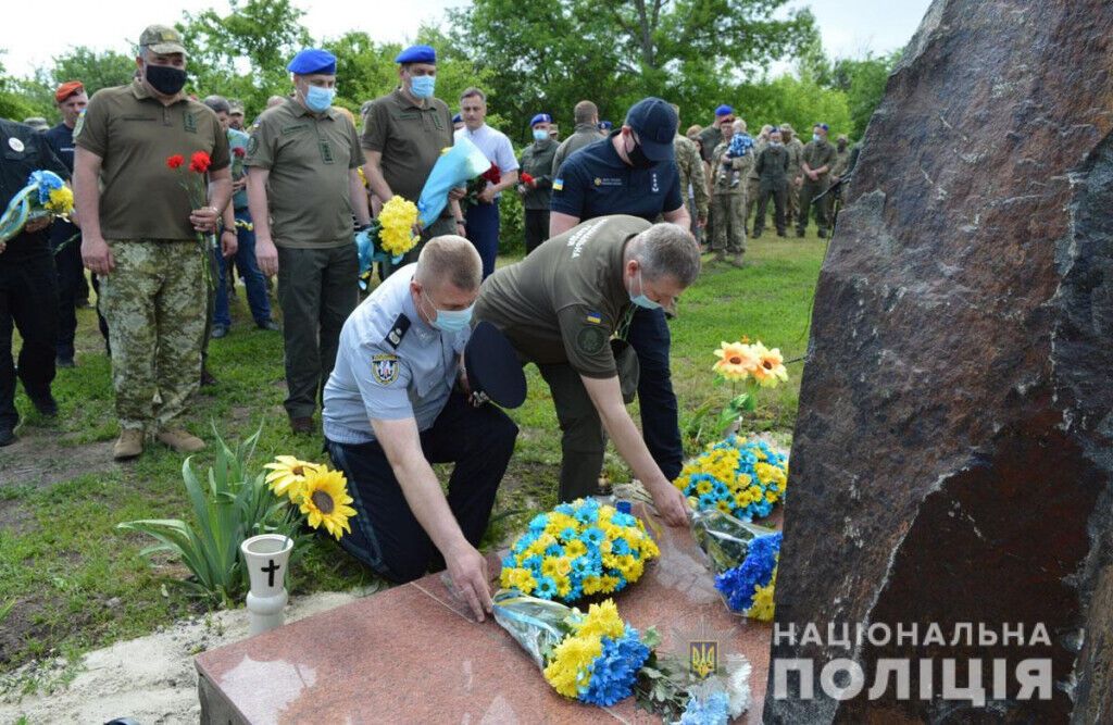 Поліцейські вшанували пам'ять захисників України, які загинули у збитому гелікоптері під Слов’янськом