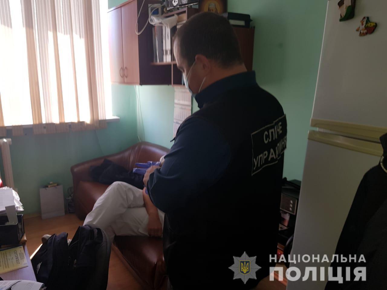 На Одещині правоохоронці затримали двох посадовців за підозрою в одержанні неправомірної вигоди