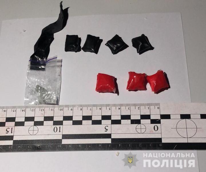 Поліцейські викрили одесита в зберіганні психотропних речовин з метою збуту