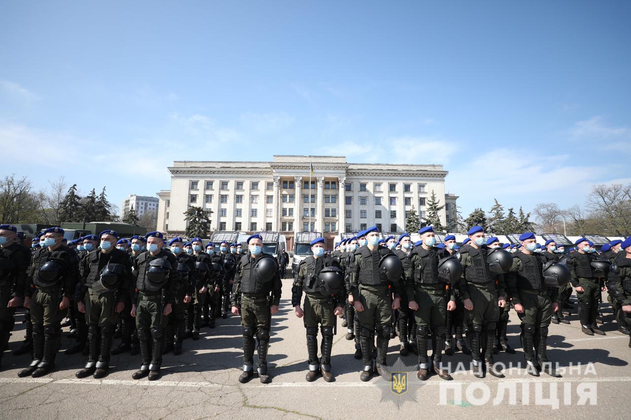 На охорону публічної безпеки і порядку в Одесі 1 та 2 травня заступили понад 2,6 тисячі правоохоронців