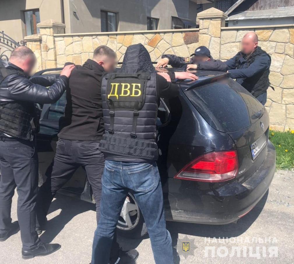У Тернопільській області внутрішня безпека Нацполіції викрила поліцейських на вимаганні хабаря