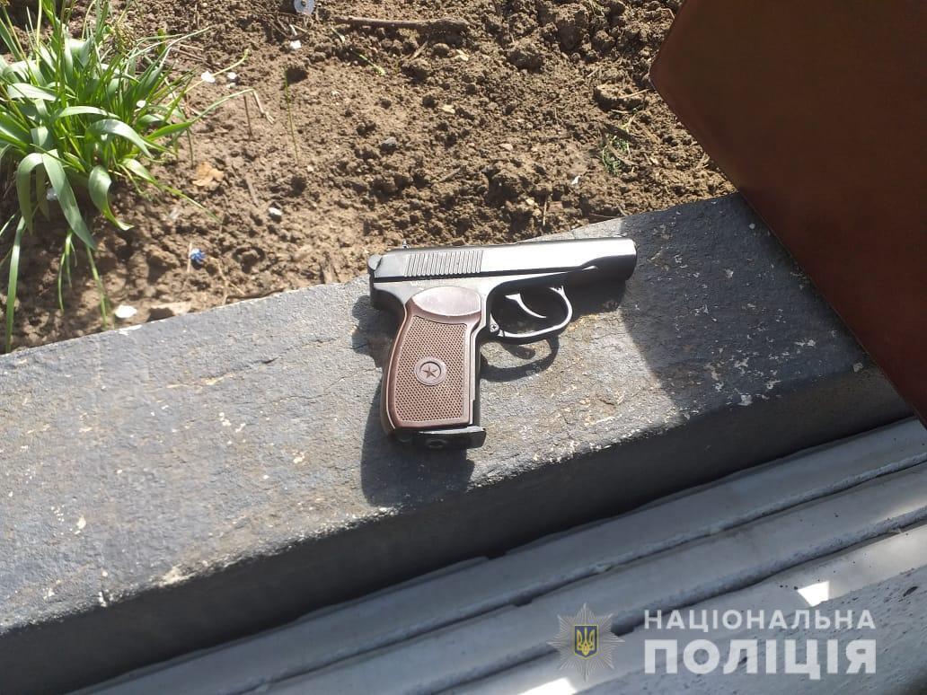 На Луганщині поліцейські вилучили у чоловіка арсенал зброї