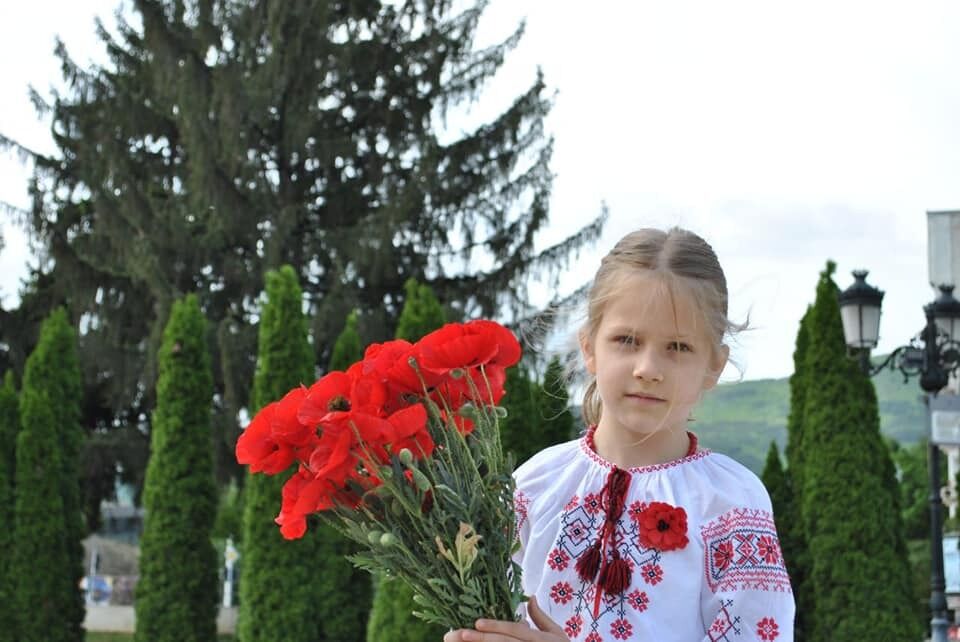 У Сербії українська громада поклала квіти до пам’ятника Визволителям міста Скоп’є