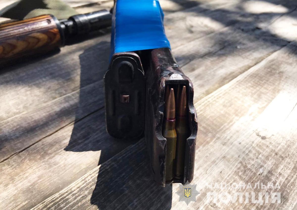 На Кіровоградщині поліцейські вилучили автомат у чоловіка, який погрожував сусідам зброєю