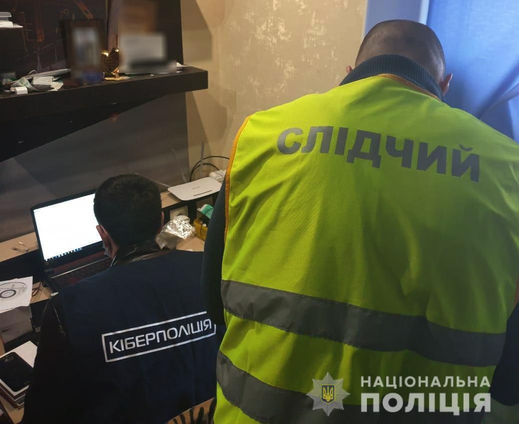 На Миколаївщині кіберполіція викрила чоловіка на інтернет-шахрайствах із продажем систем нагрівання тютюну