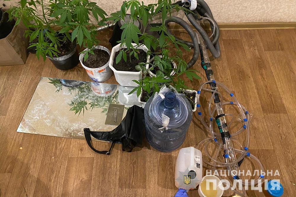 У Києві поліцейські затримали двох наркоділків