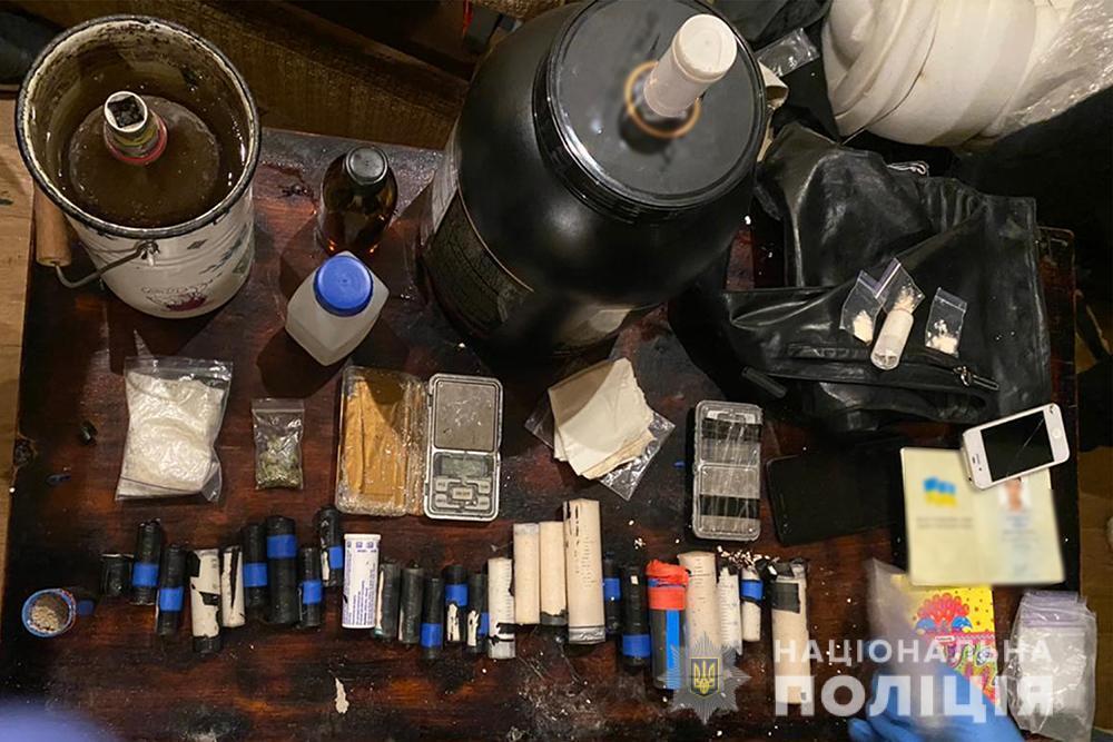 У Києві поліцейські затримали двох наркоділків
