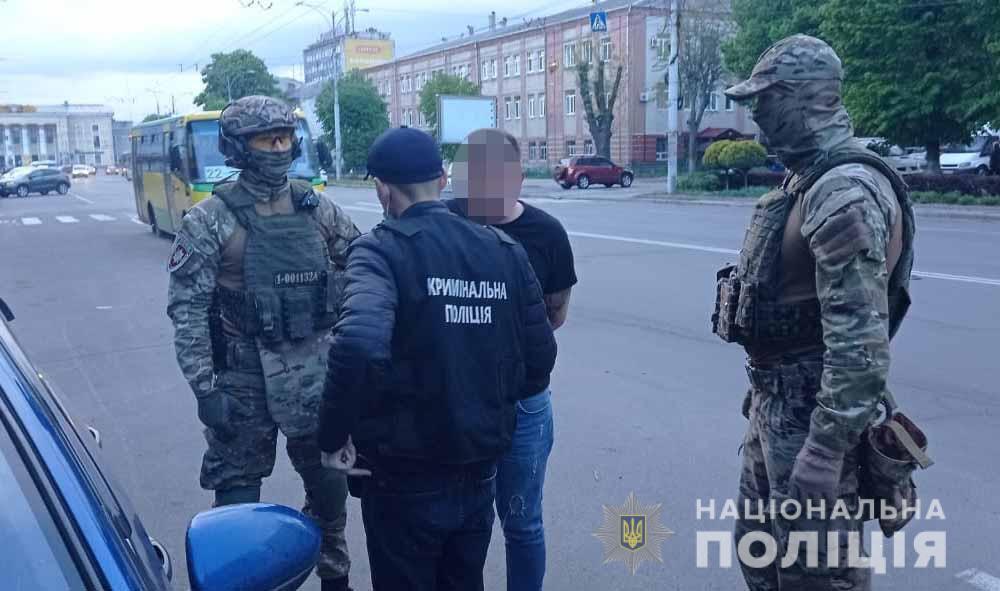 Вінницькі поліцейські затримали організоване злочинне угруповання, яке на мільйони гривень ошукало агрофірми в різних регіонах