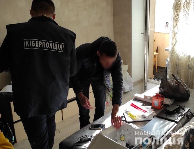 Кіберполіція Дніпропетровщини викрила зловмисників у привласненні грошей іноземців за допомогою фішингу