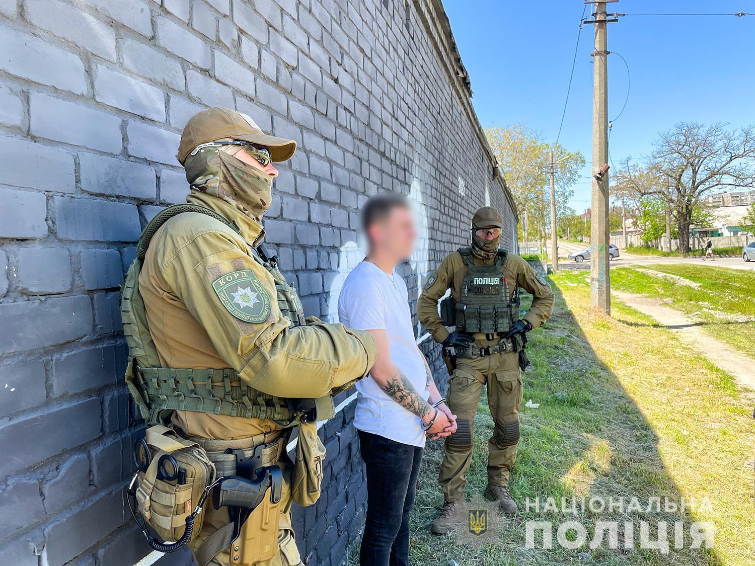 Миколаївські правоохоронці затримали угруповання наркодилерів за розповсюдження метадону