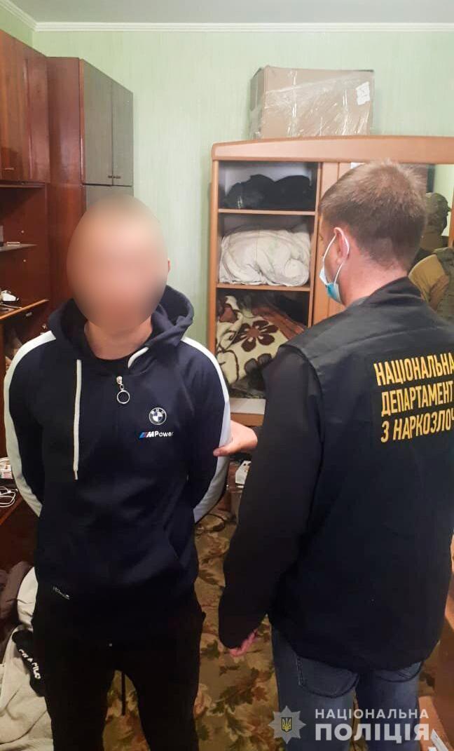 Миколаївські правоохоронці затримали угруповання наркодилерів за розповсюдження метадону