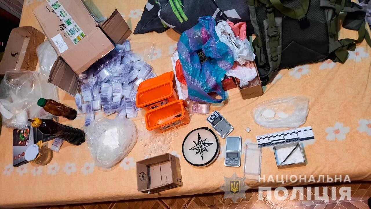 Миколаївські правоохоронці затримали угруповання наркодилерів за розповсюдження метадону