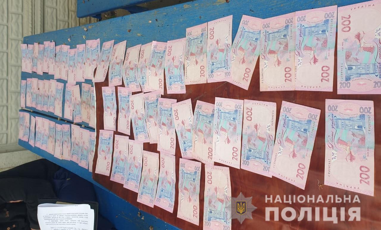 На Вінниччині поліцейські затримали двох зловмисників, які пограбували чоловіка з інвалідністю