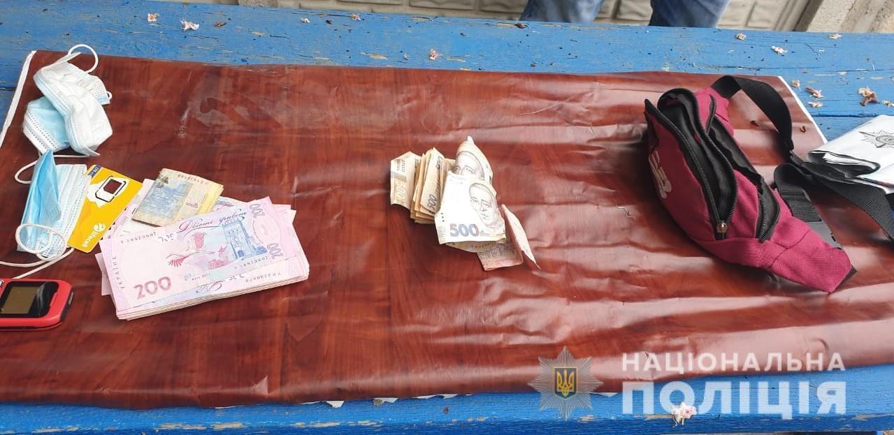 На Вінниччині поліцейські затримали двох зловмисників, які пограбували чоловіка з інвалідністю