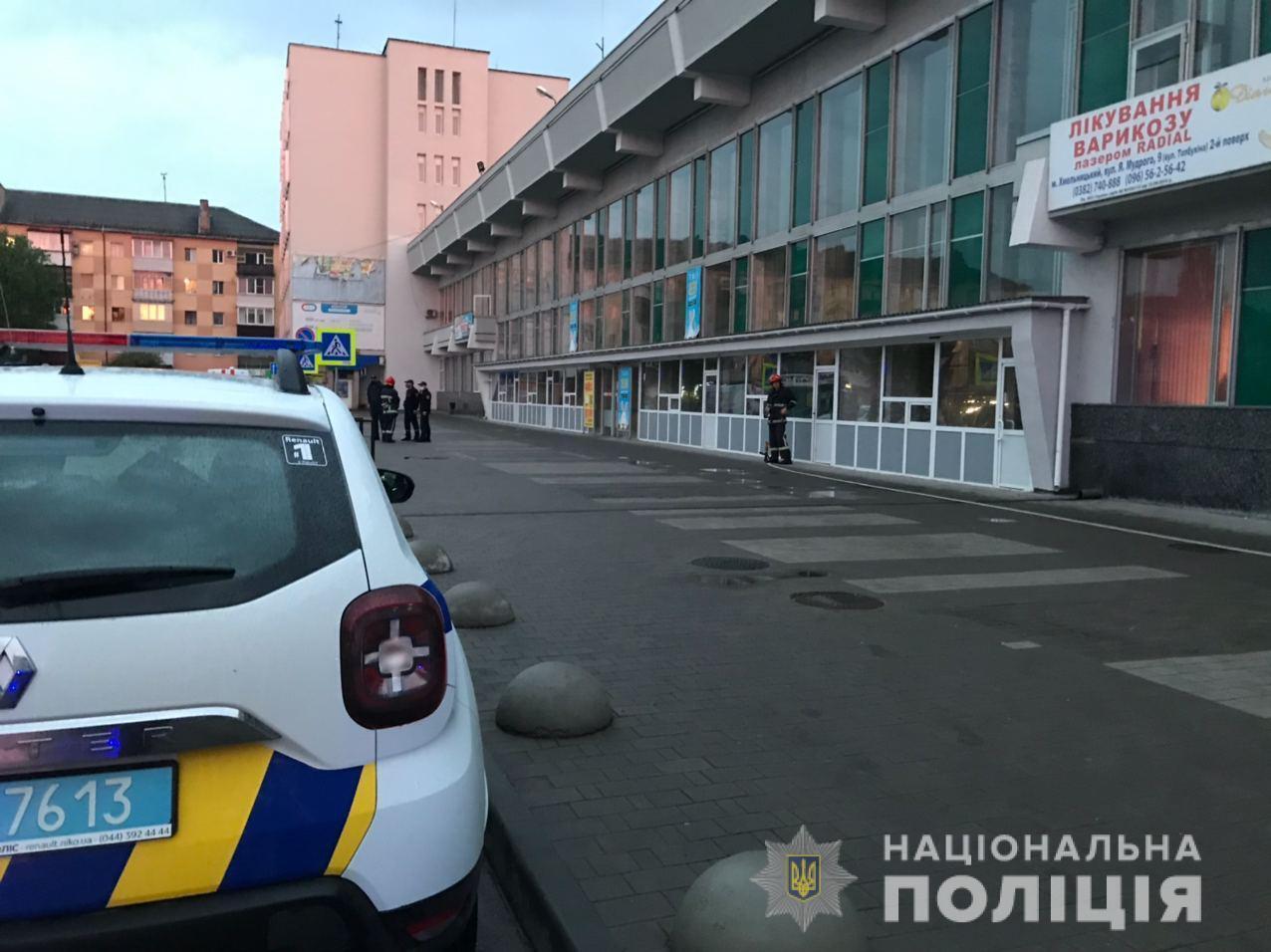 Хмельницькі слідчі оголосили про підозру чоловікові за неправдиве повідомлення про замінування залізничного вокзалу