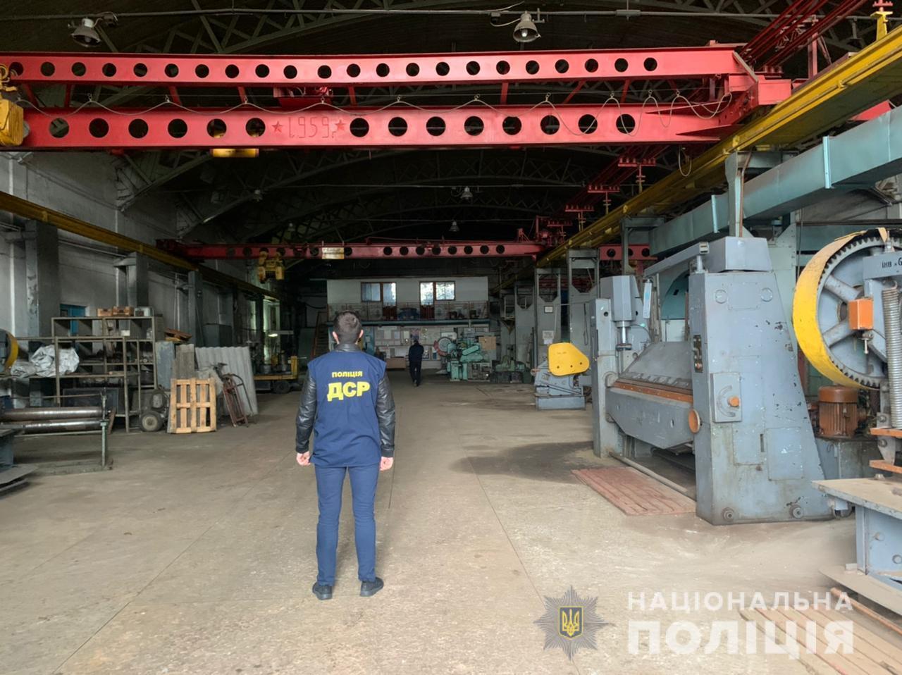 «Відкат» за відпуск продукції без належного оформлення – поліцейські Рівненщини затримали посадовця автомобільного ремонтного заводу