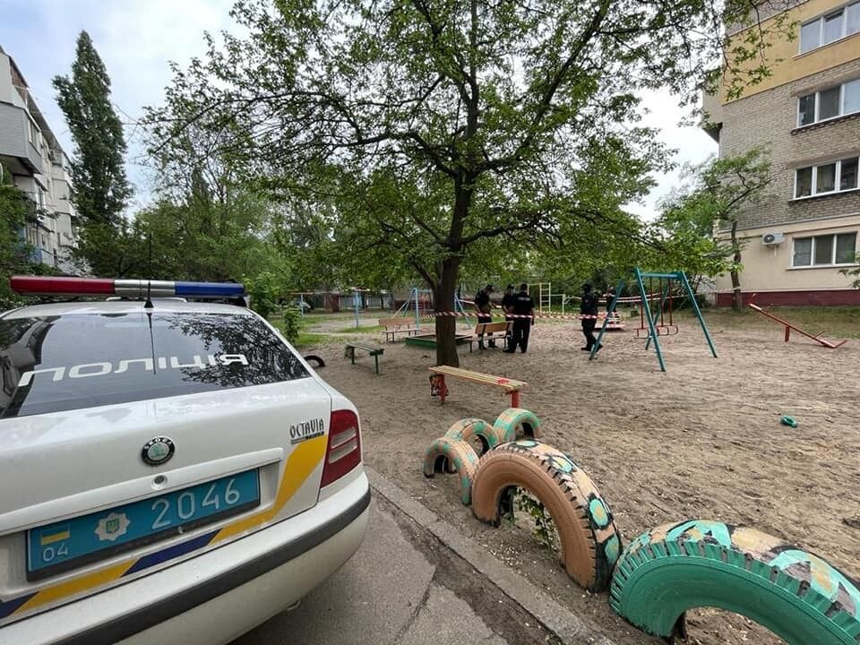 На Луганщині від вибуху боєприпасу на дитмайданчику постраждала дев'ятирічна дівчинка