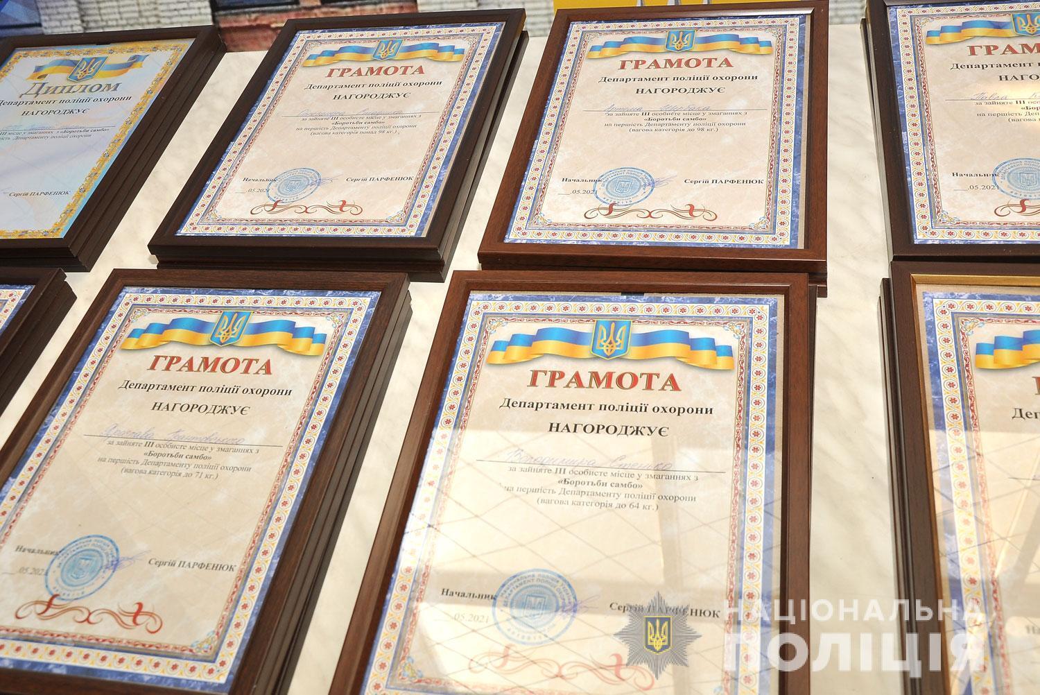 На Полтавщині в чемпіонаті поліції охорони з боротьби самбо перемогла команда з Київщини