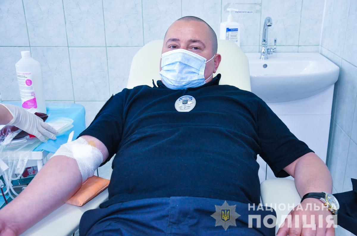 Поліцейські Буковини долучилися до Всеукраїнської акції «Здай кров-врятуй життя»