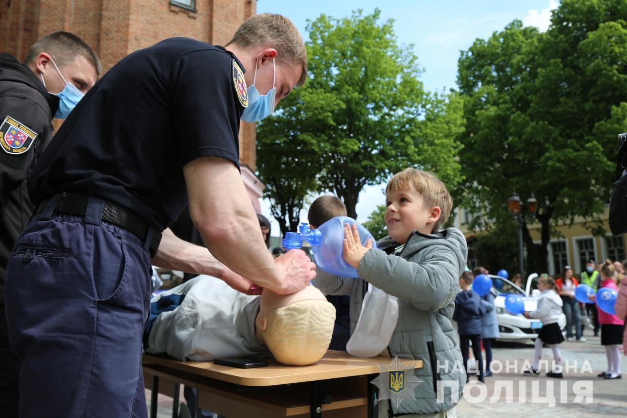 У Вінниці поліцейські облаштували локації, де навчали дітей безпеці на дорозі