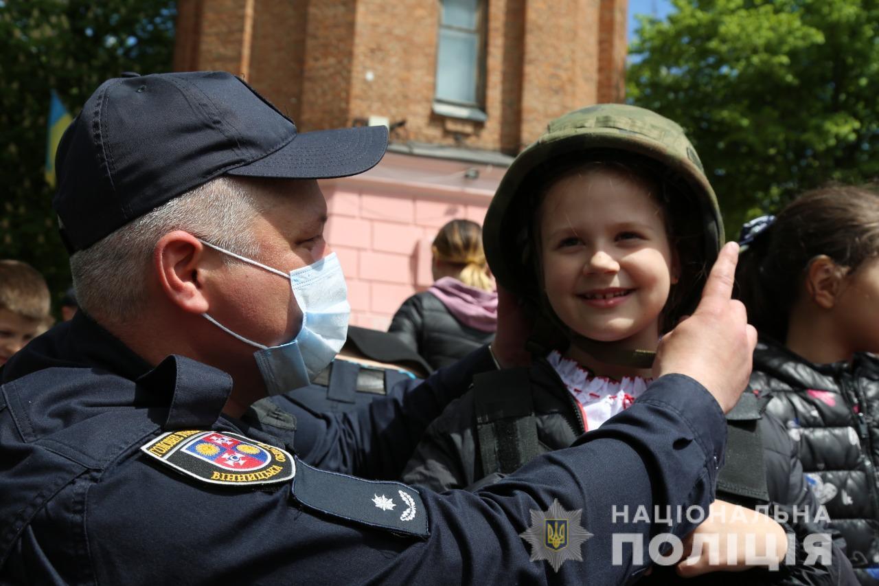 У Вінниці поліцейські облаштували локації, де навчали дітей безпеці на дорозі